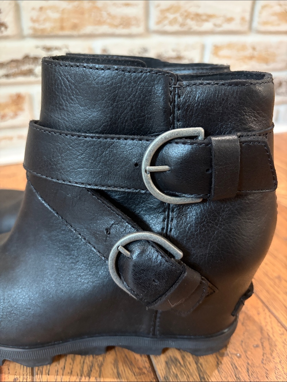 Sorel Joan of Artic Wedge II Black Leather Ankle Booties with Buckle Straps 8.5 - Picture 8 of 10